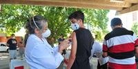 Vacinação segue como principal medida de controle da pandemia