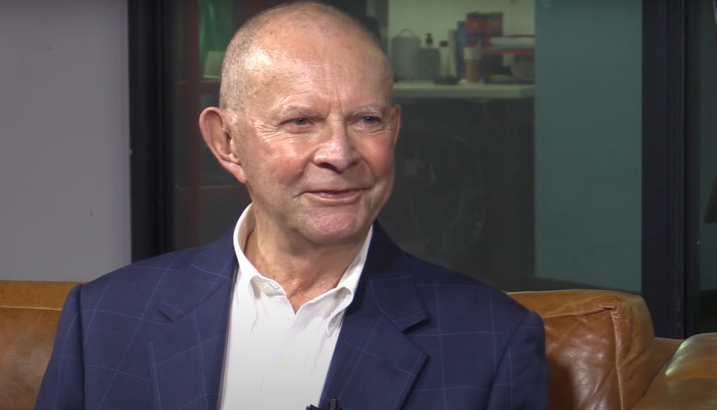 O aclamado romancista sul-africano Wilbur Smith morreu em seu pa&iacute;s aos 88 anos