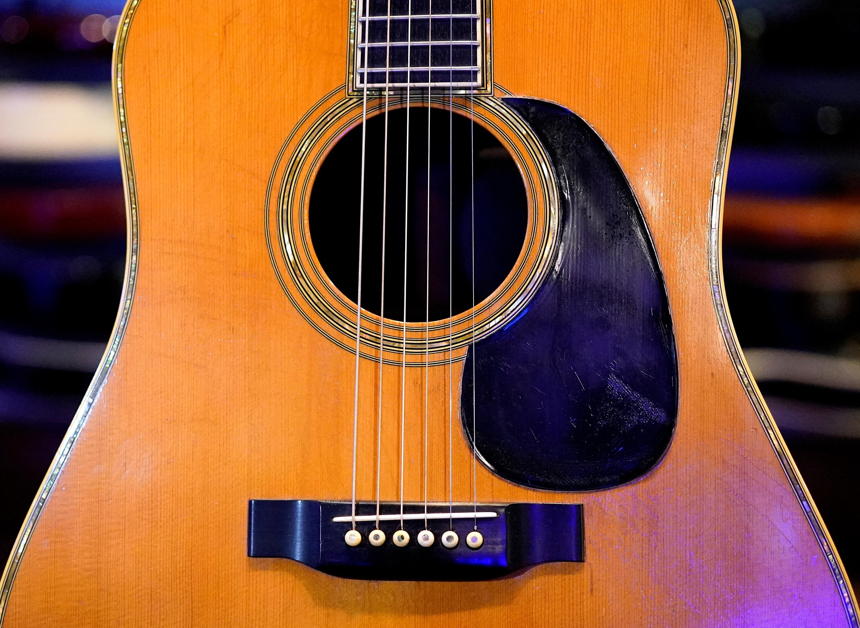 Um viol&atilde;o Martin D-45 1968 que pertencia a Eric Clapton &eacute; uma das estrelas desta venda chamada "Icons & Idols: Rock 'N' Roll"