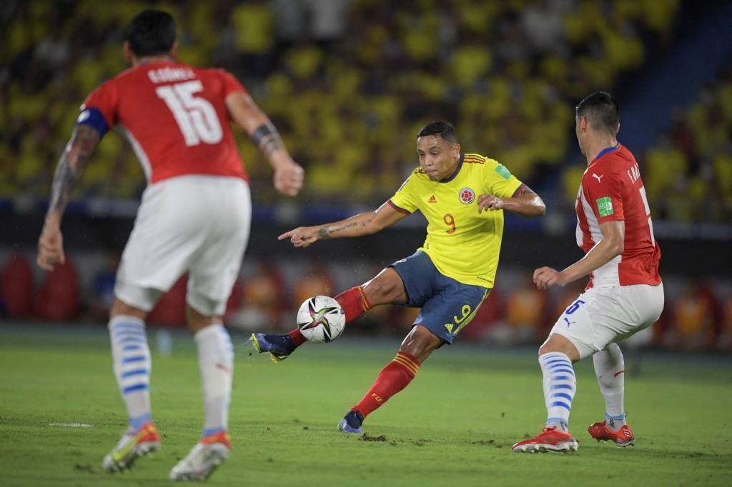 Colombianos veem aproxima&ccedil;&atilde;o perigosa de rivais