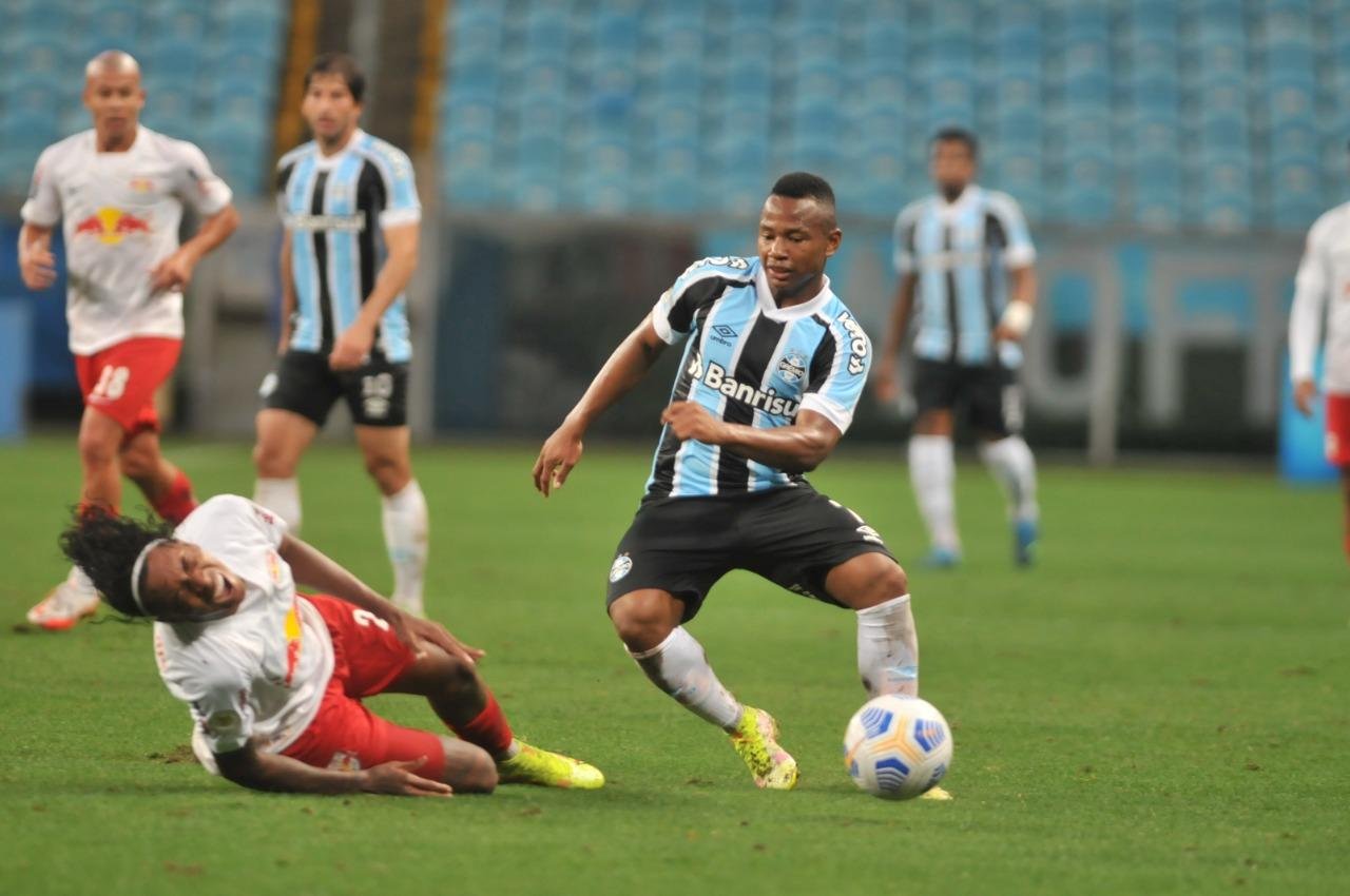 Colombiano participou dos gols e mostrou marca&ccedil;&atilde;o