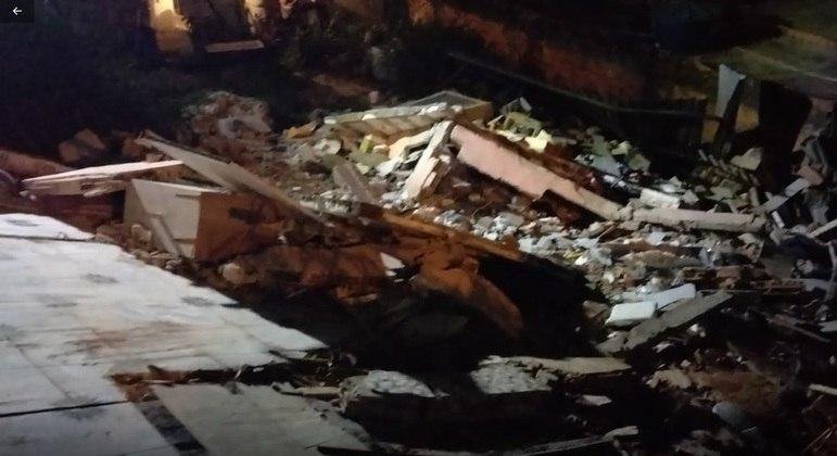 Pr&eacute;dio de quatro andares ficou destru&iacute;do