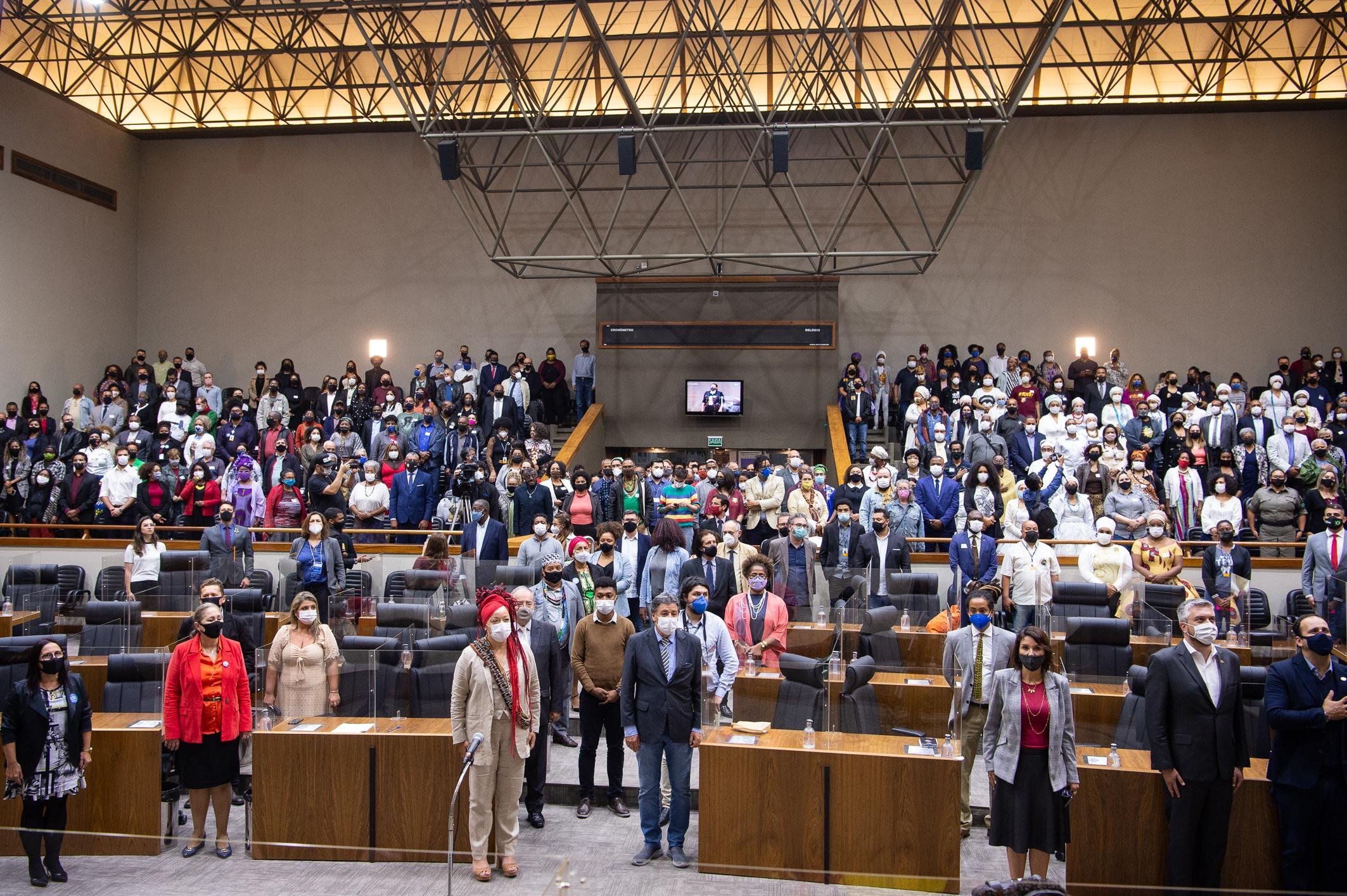Na sess&atilde;o em homenagem ao dia da consci&ecirc;ncia negra, o plen&aacute;rio da C&acirc;mara estava lotado