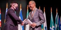 William Ling recebe a medalha Mérito Farroupilha da Assembleia Legislativa por proposição do deputado Fábio Ostermann