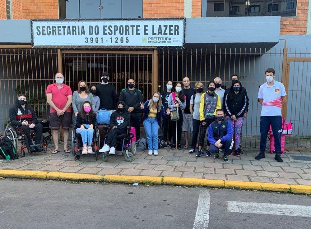 Atletas embarcaram nesta segunda-feira rumo &agrave;s Paralimp&iacute;adas Escolares