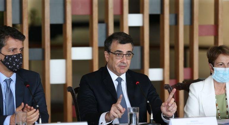 Ministros Joaquim Leite, Carlos Fran&ccedil;a e Tereza Cristina em coletiva de imprensa