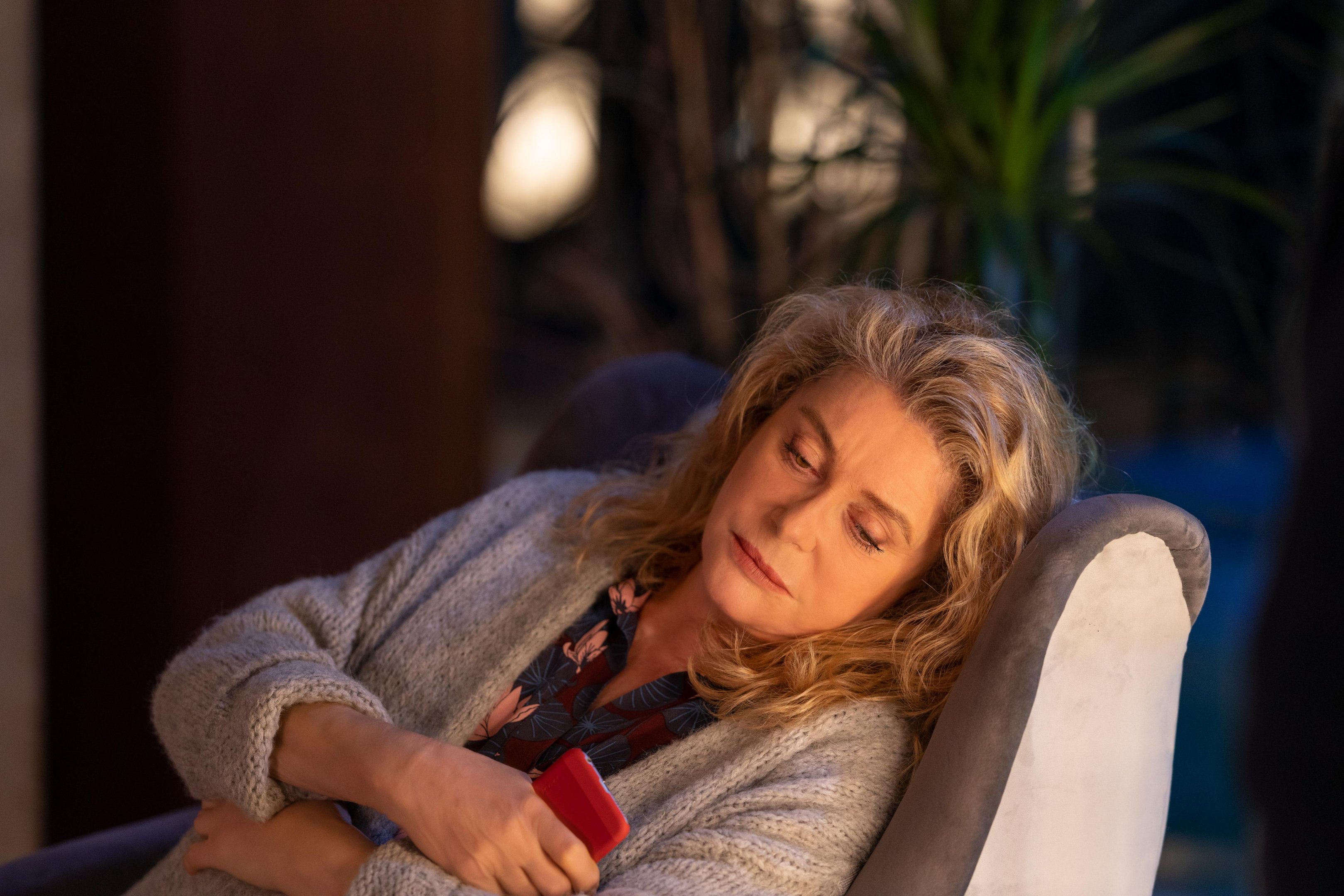 A atriz Catherine Deneuve interpreta uma m&atilde;e que tem um filho doente em 'Enquanto Vivo'