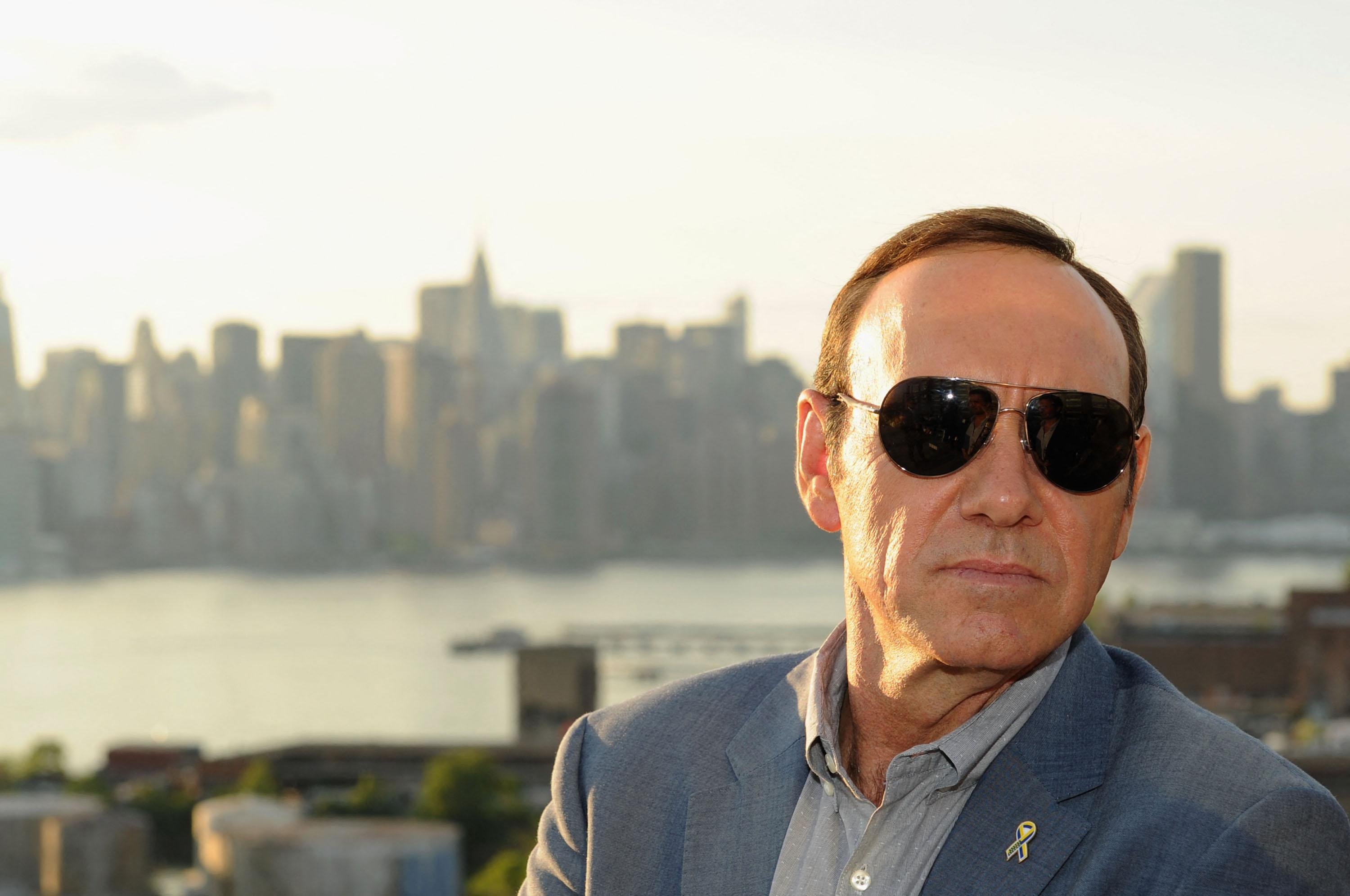 Spacey estrelou em cinco temporadas de "House of Cards" at&eacute; que v&aacute;rias acusa&ccedil;&otilde;es de ass&eacute;dio sexual contra colegas de trabalho foram tornadas p&uacute;blicas na m&iacute;dia.