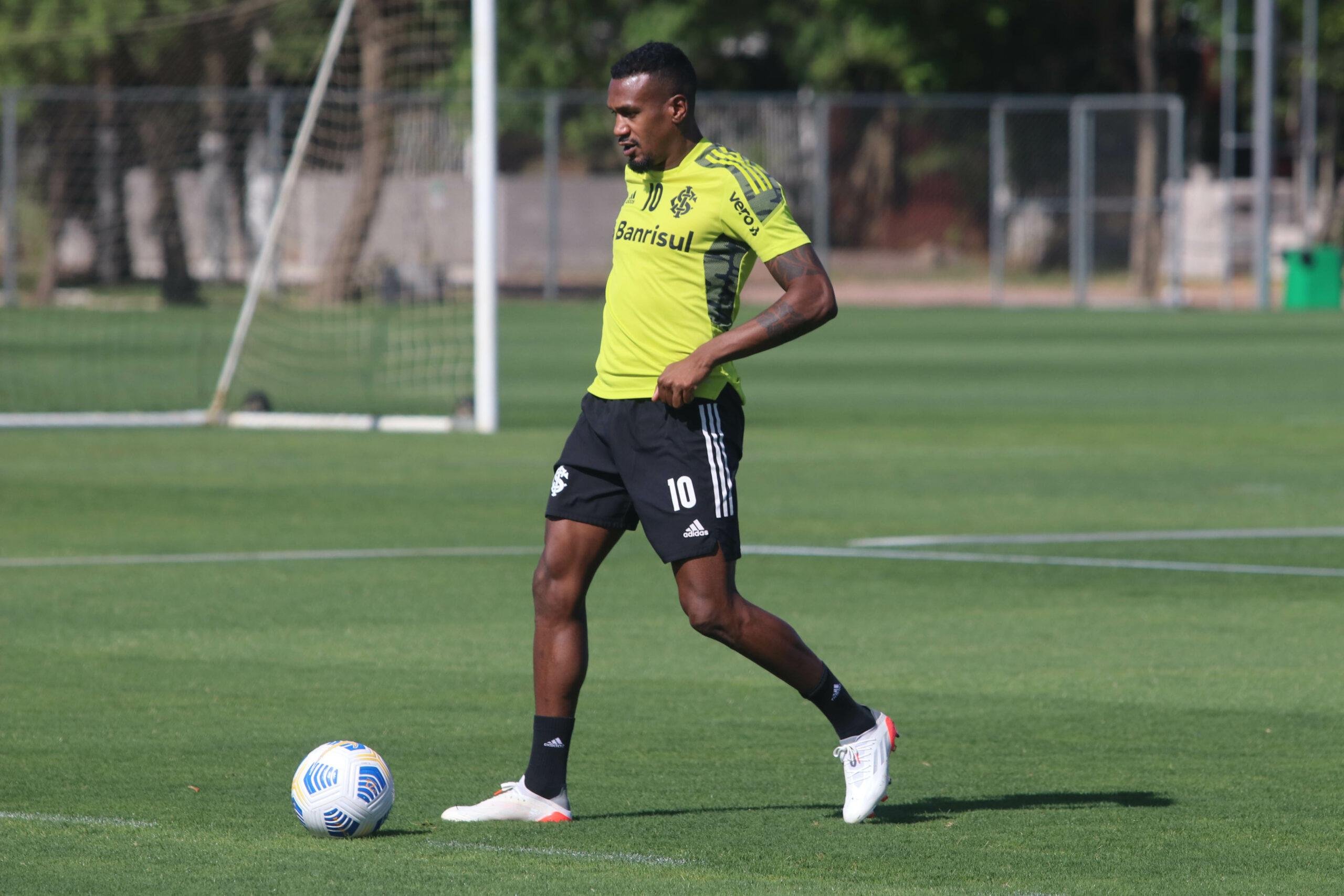 Edenilson poder&aacute; atuar no Maracan&atilde;
