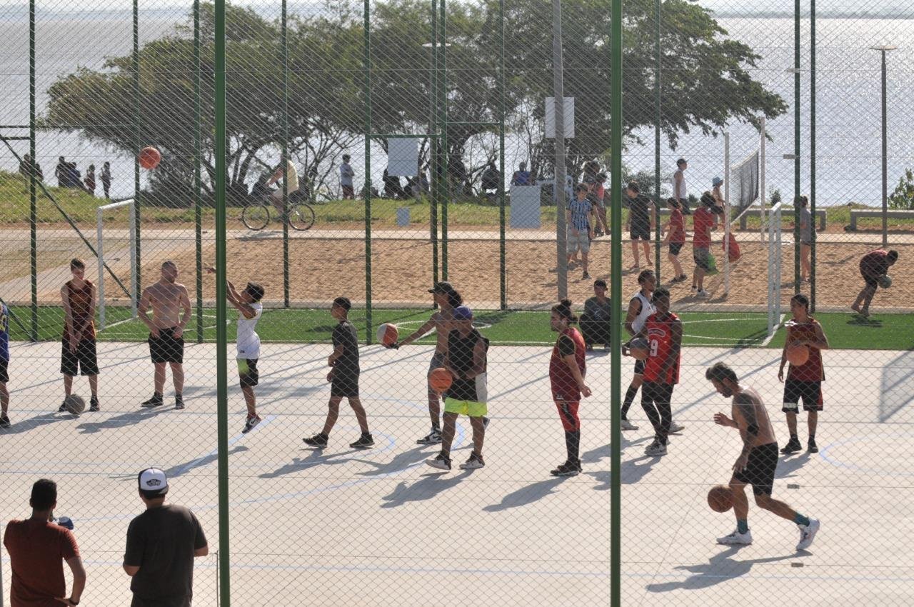Novo trecho da Orla conta com 29 quadras para pr&aacute;tica de diversas modalidades esportivas