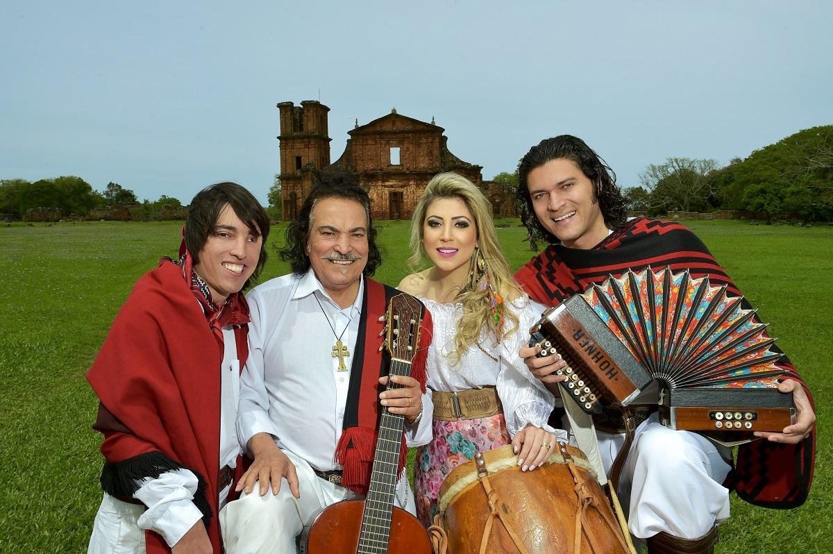 Pedro Orta&ccedil;a com filhos