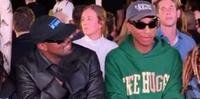 Kanye West e Pharrell Williams foram flagrados curtindo MPB durante um desfile da grife Louis Vuitton