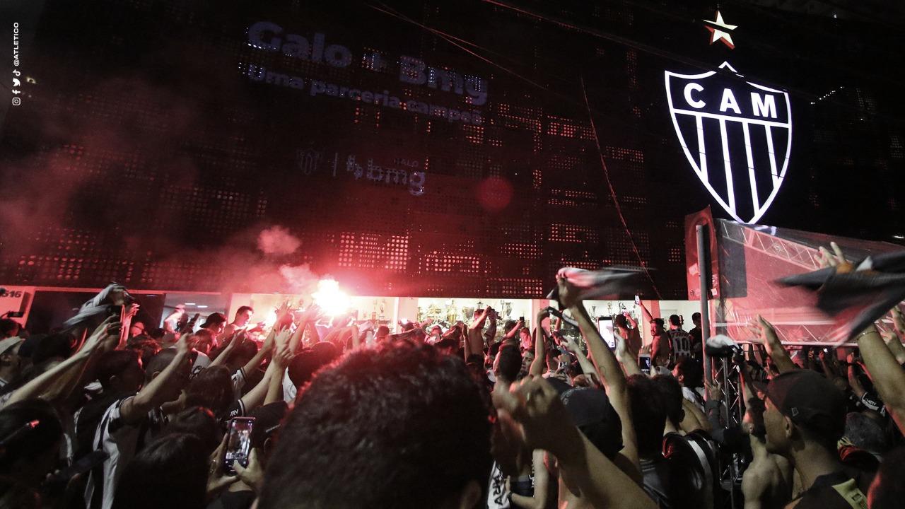 Torcida solta o grito de campe&atilde;o ap&oacute;s 50 anos
