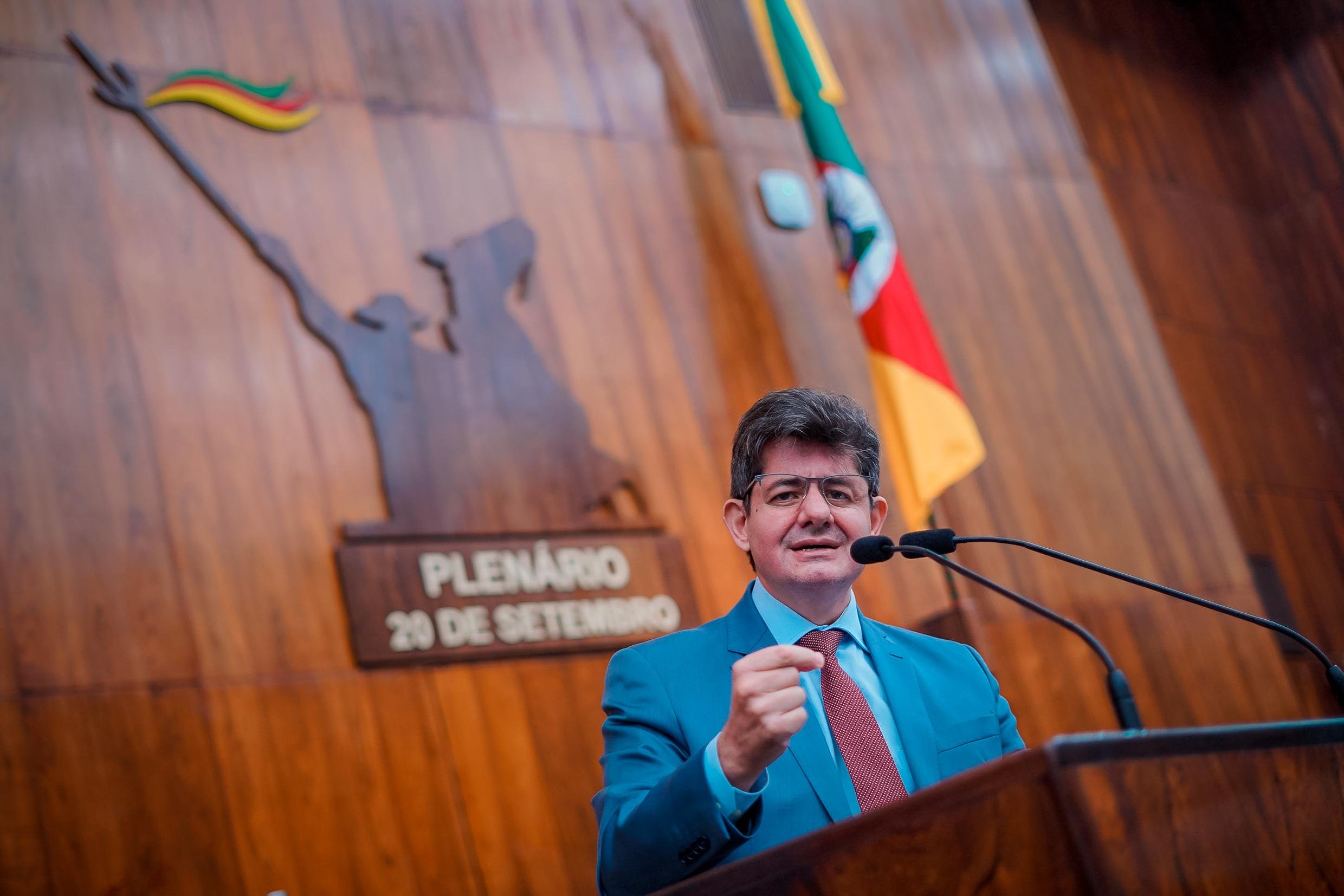 "Queremos mediar a conversa, em um processo de esclarecimento t&eacute;cnico das d&uacute;vidas existentes", disse Simon