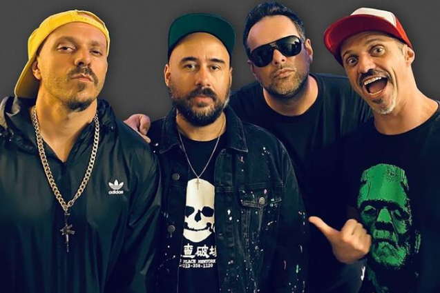 A Comunidade Nin-Jitsu faz show no dia 8 de dezembro no Opini&atilde;o