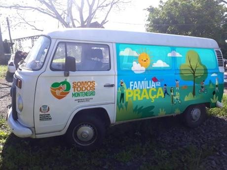"Kombi da Fam&iacute;lia&rdquo; circula pelo munic&iacute;pio atuando na recupera&ccedil;&atilde;o e manuten&ccedil;&atilde;o das pra&ccedil;as