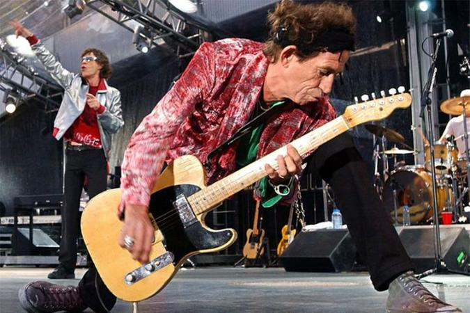 A guitarra de Keith Richards, uma Gibson ES-335, estar&aacute; dispon&iacute;vel junto com um v&iacute;deo do m&uacute;sico assinando o instrumento