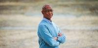 Escritor timorense Luís Cardoso venceu o Prêmio Oceanos com o romance “O Plantador de Abóboras”