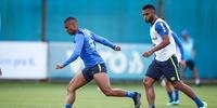 Grêmio tem Douglas Costa à disposição para enfrentar o Atlético-MG