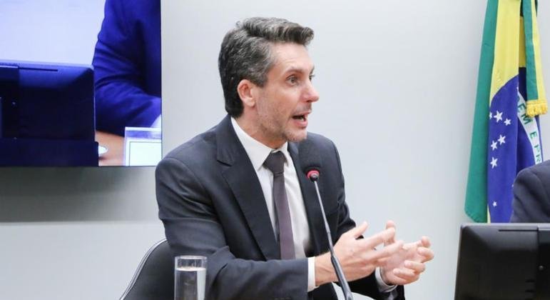 Partidos mudaram 17 membros da comiss&atilde;o especial &agrave;s v&eacute;speras de votar relat&oacute;rio