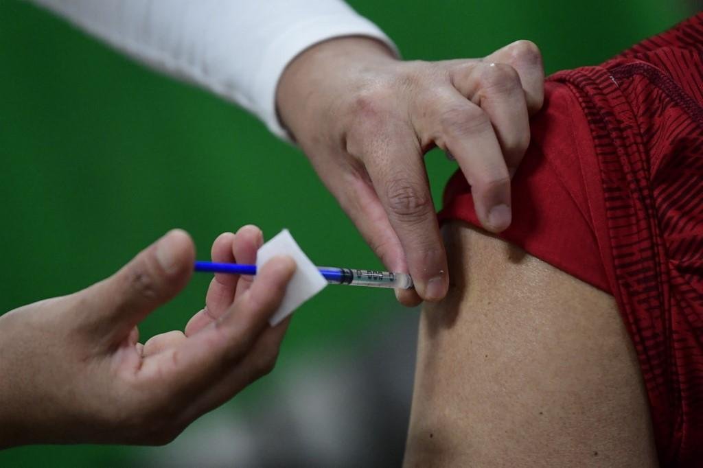 Anvisa solicitou posicionamento das empresas at&eacute; quarta-feira, informando efic&aacute;cia e impacto das vacinas contra nova variante