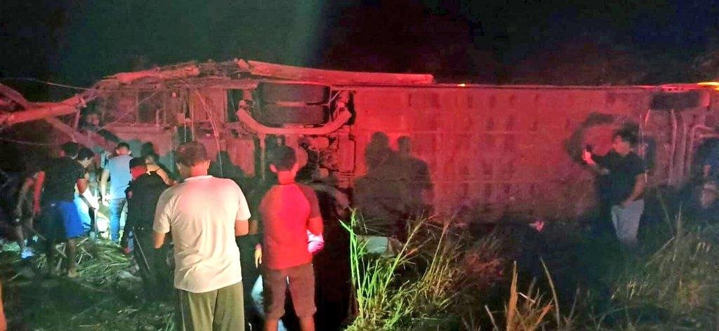 Ve&iacute;culo fazia a rota entre a amaz&ocirc;nica Macas e a andina Loja