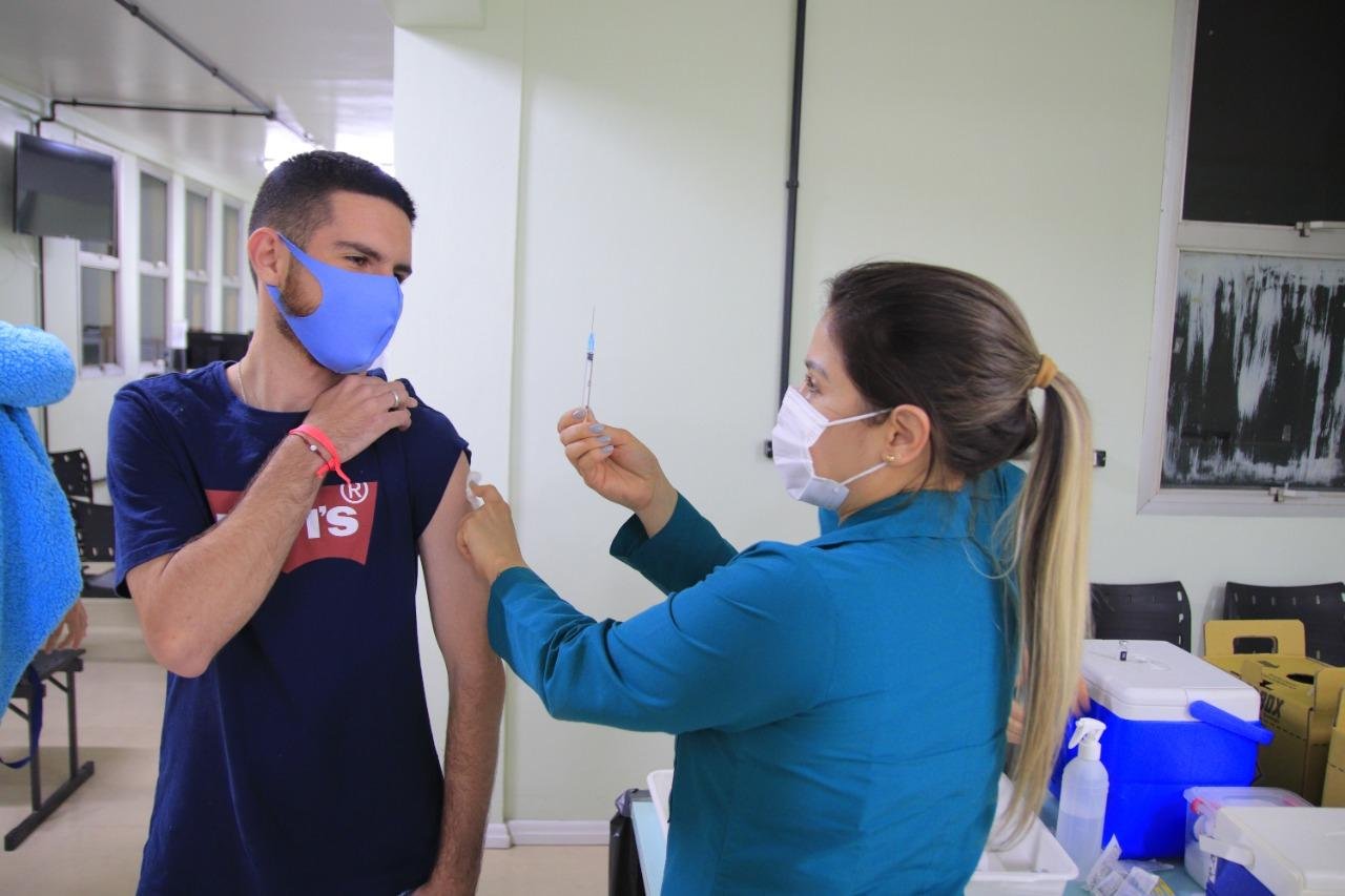Ao todo, Alegrete j&aacute; aplicou 122.084 doses de imunizantes, incluindo as doses de refor&ccedil;o