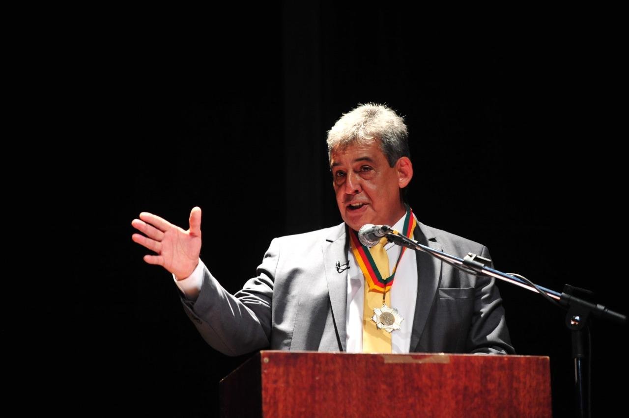 Melo recebeu a Medalha do M&eacute;rito Farroupilha, concedida pela Assembleia Legislativa