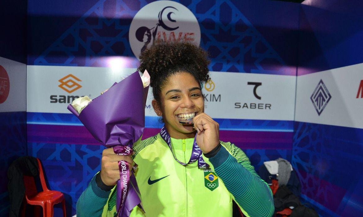 A prata de Laura foi a terceira medalha brasileira em um Mundial de levantamento de peso