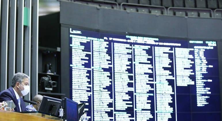 Texto, que permite que navios estrangeiros sejam usados na navega&ccedil;&atilde;o entre portos nacionais, segue para san&ccedil;&atilde;o presidencial