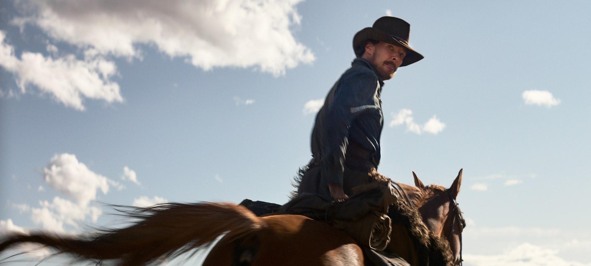 O novo faroeste da Netflix protagonizado por Benedict Cumberbatch chega como forte candidato a premia&ccedil;&otilde;es.