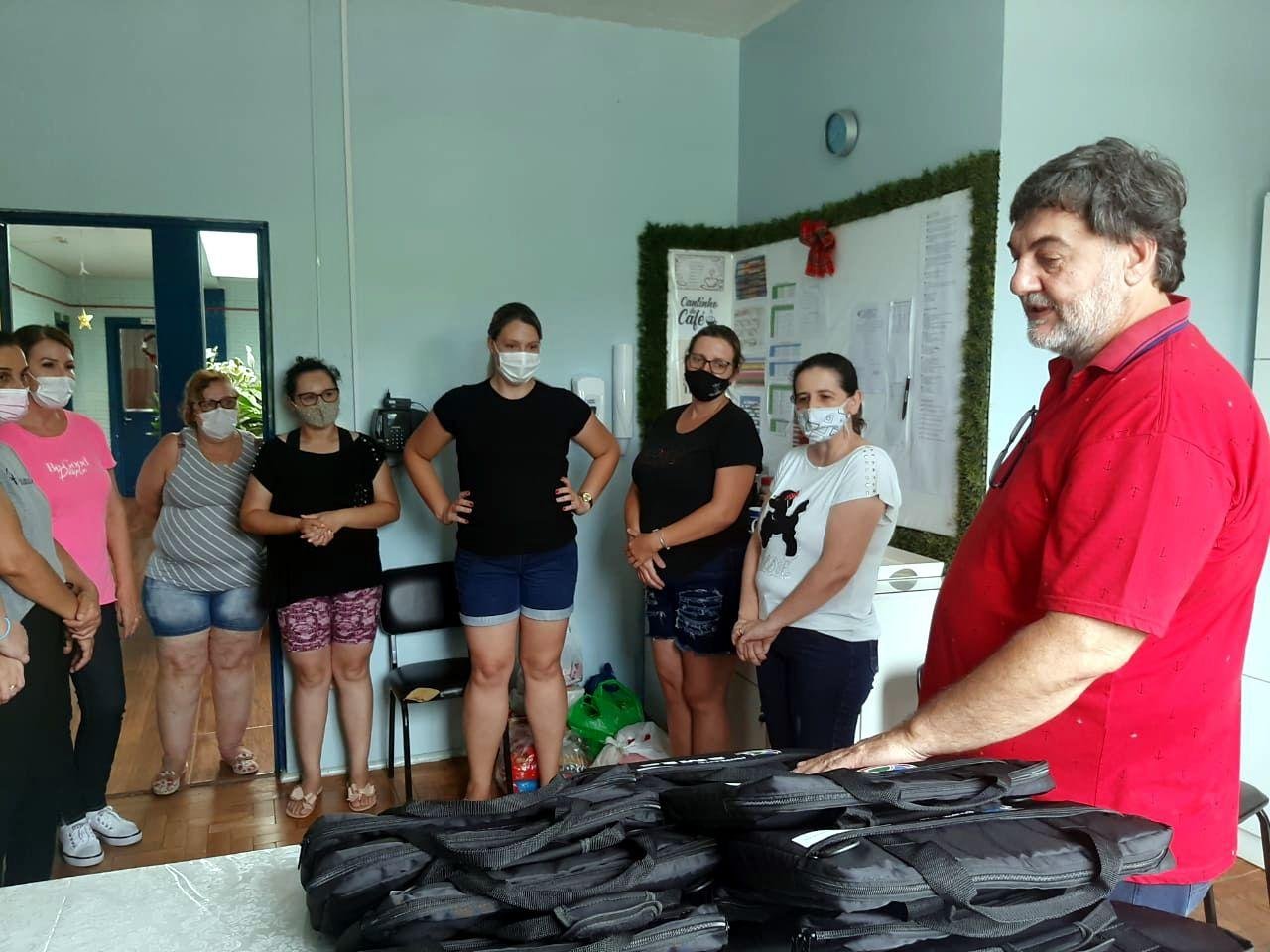 Equipamentos contribuem com a pr&aacute;tica pedag&oacute;gica do professor, os planejamentos, cursos e as capacita&ccedil;&otilde;es