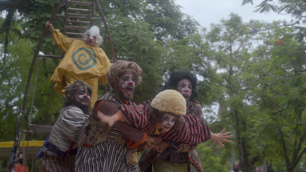 Grupo local traz para cena da rua a personagem do Pai Ubu, ic&ocirc;nica para todo o teatro ocidental, e a sua &lsquo;m&aacute;quina de desmiolar&rsquo;