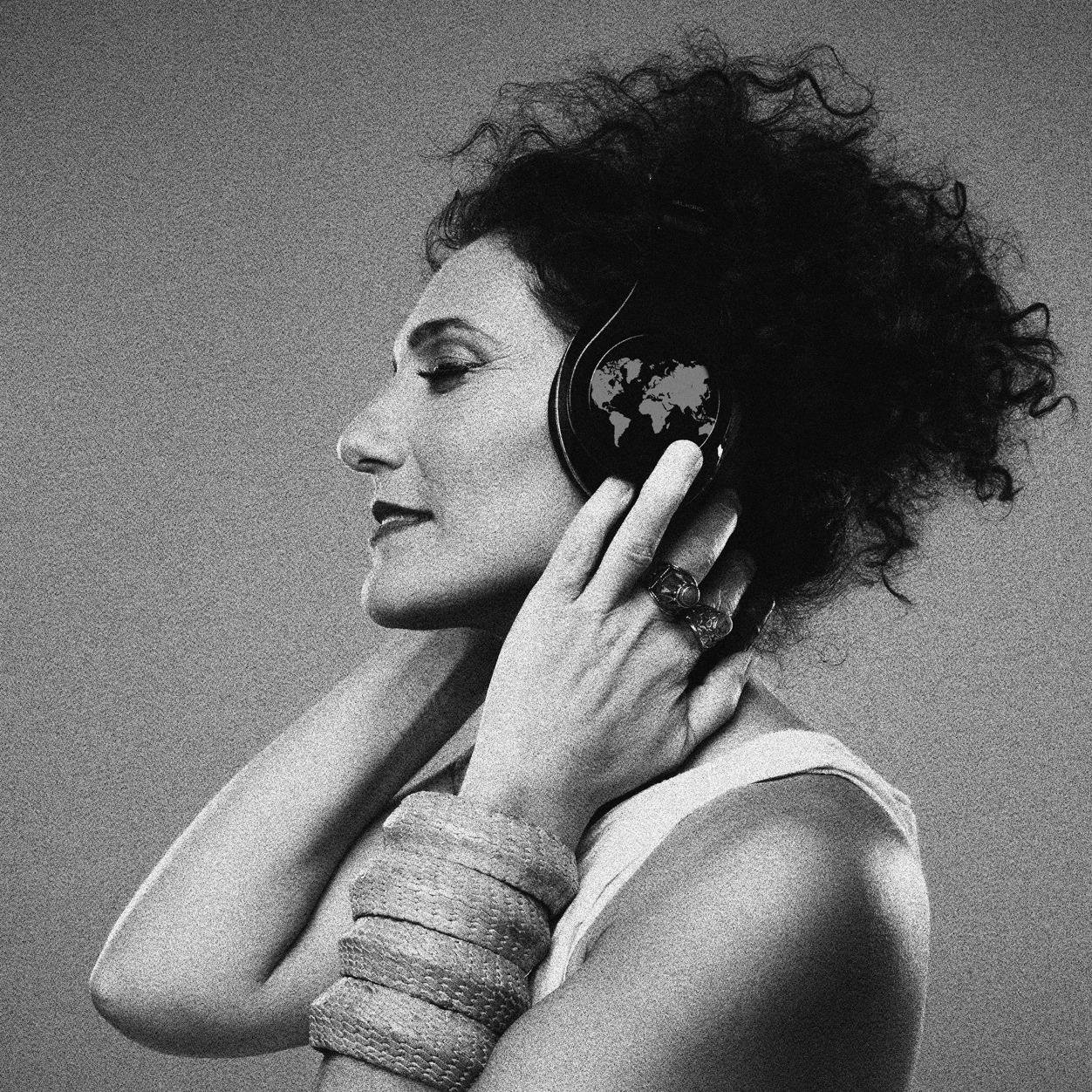 A cantora, violonista e compositora Badi Assad convidou v&aacute;rios m&uacute;sicos brasileiros para participarem da grava&ccedil;&atilde;o de uma vers&atilde;o in&eacute;dita da m&uacute;sica "Carinhoso",