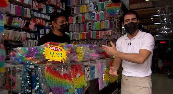 Juliano Laham vai &agrave;s compras na 25 de mar&ccedil;o durante desafio do C&acirc;mera Record