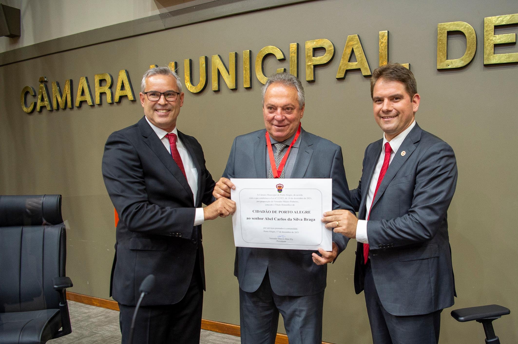 Abel Braga foi homenageado na C&acirc;mara