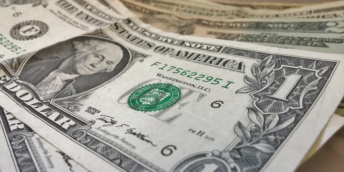 D&oacute;lar fechou cotado a R$ 5,68