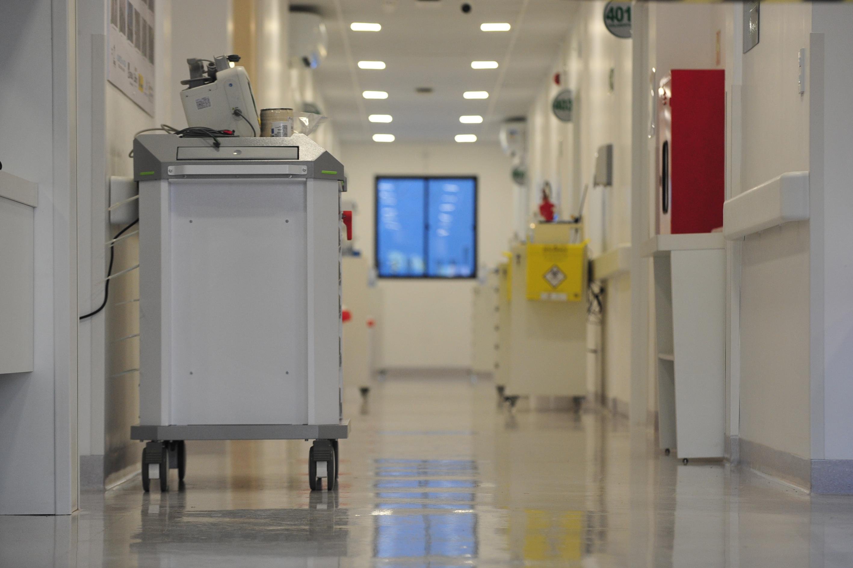 Alguns estados enfrentam surtos e um sistema hospitalar sobrecarregado
