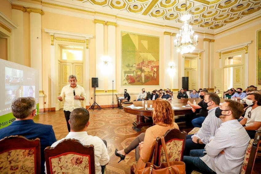 Melo est&aacute; sempre em contato direto com os secret&aacute;rios