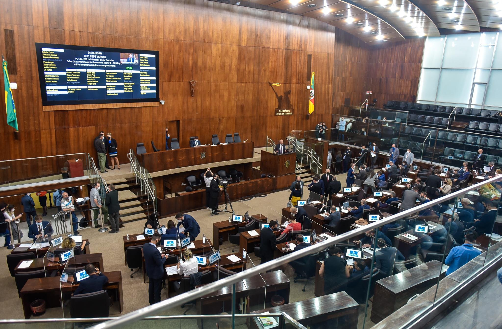 A sess&atilde;o se estendeu ao longo da tarde, durando cerca de seis horas