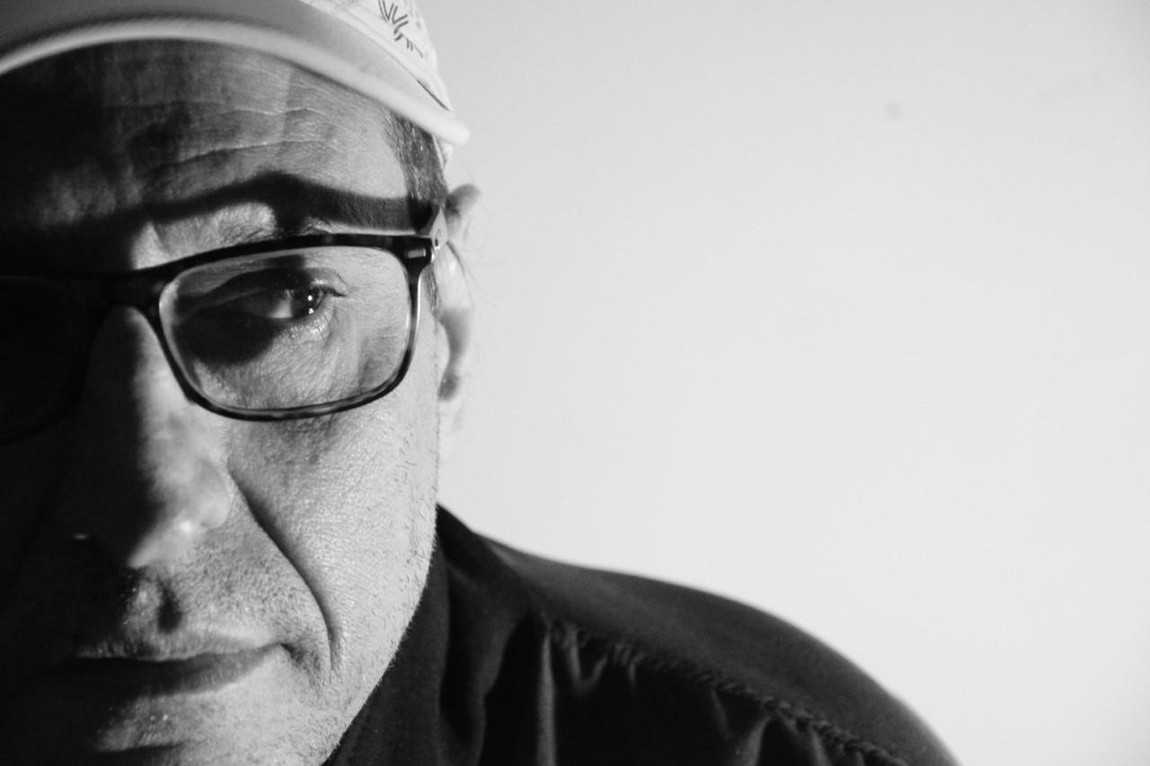 Fundador e baterista do Bar&atilde;o Vermelho, Guto Goffi lan&ccedil;a livro