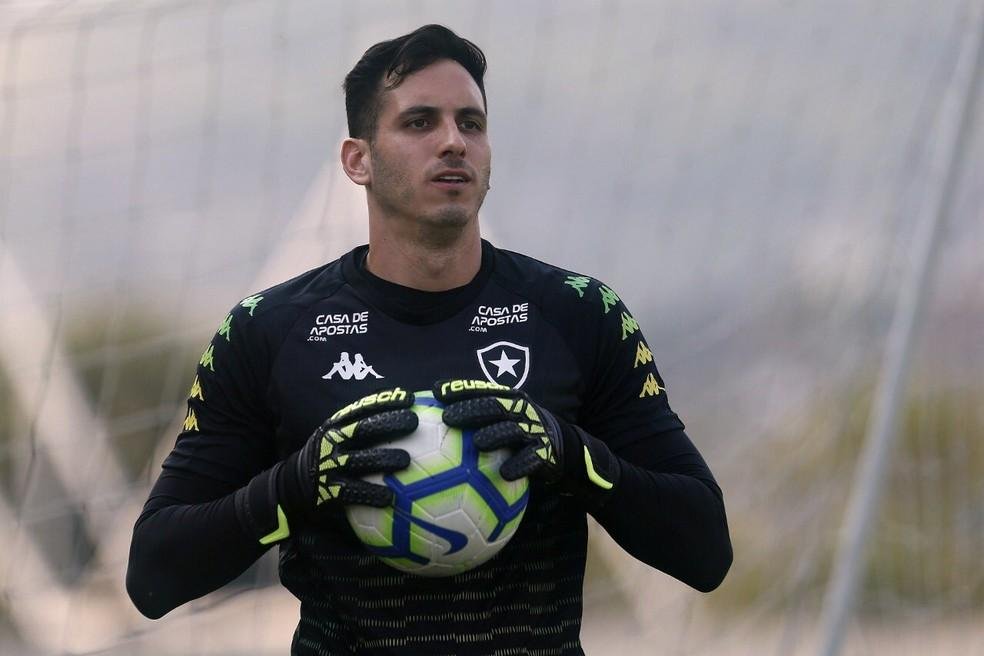 Gatito Fernandez renovou com o Botafogo