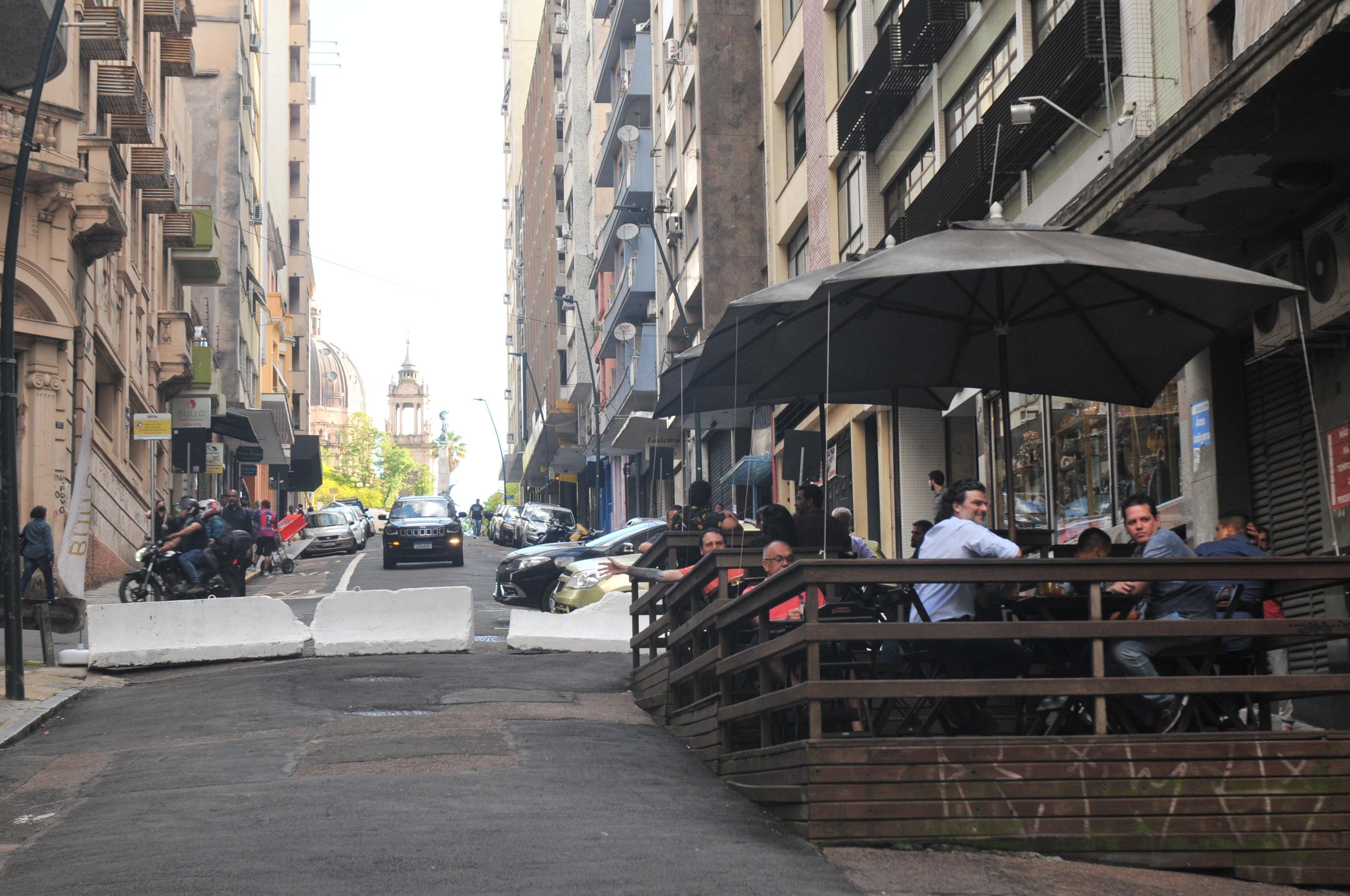 A rua General C&acirc;mara foi batizada em 1870, mas &eacute; popularmente conhecida como rua da Ladeira