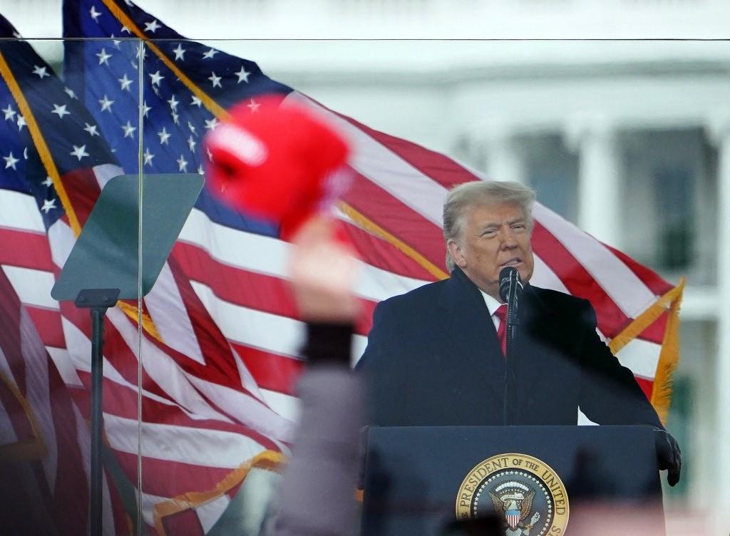 O ex-presidente norte-americano reconheceu que n&atilde;o-imunizados ficam vulner&aacute;veis, mas disse que &eacute; contra a vacina&ccedil;&atilde;o obrigat&oacute;ria