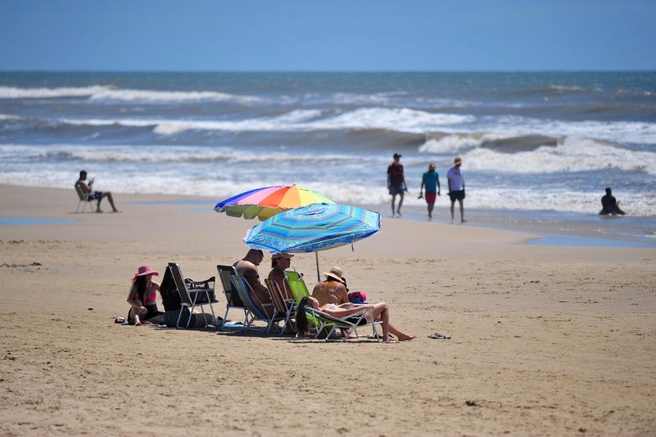 Apesar do sol, alguns veranistas n&atilde;o quiseram entrar na &aacute;gua