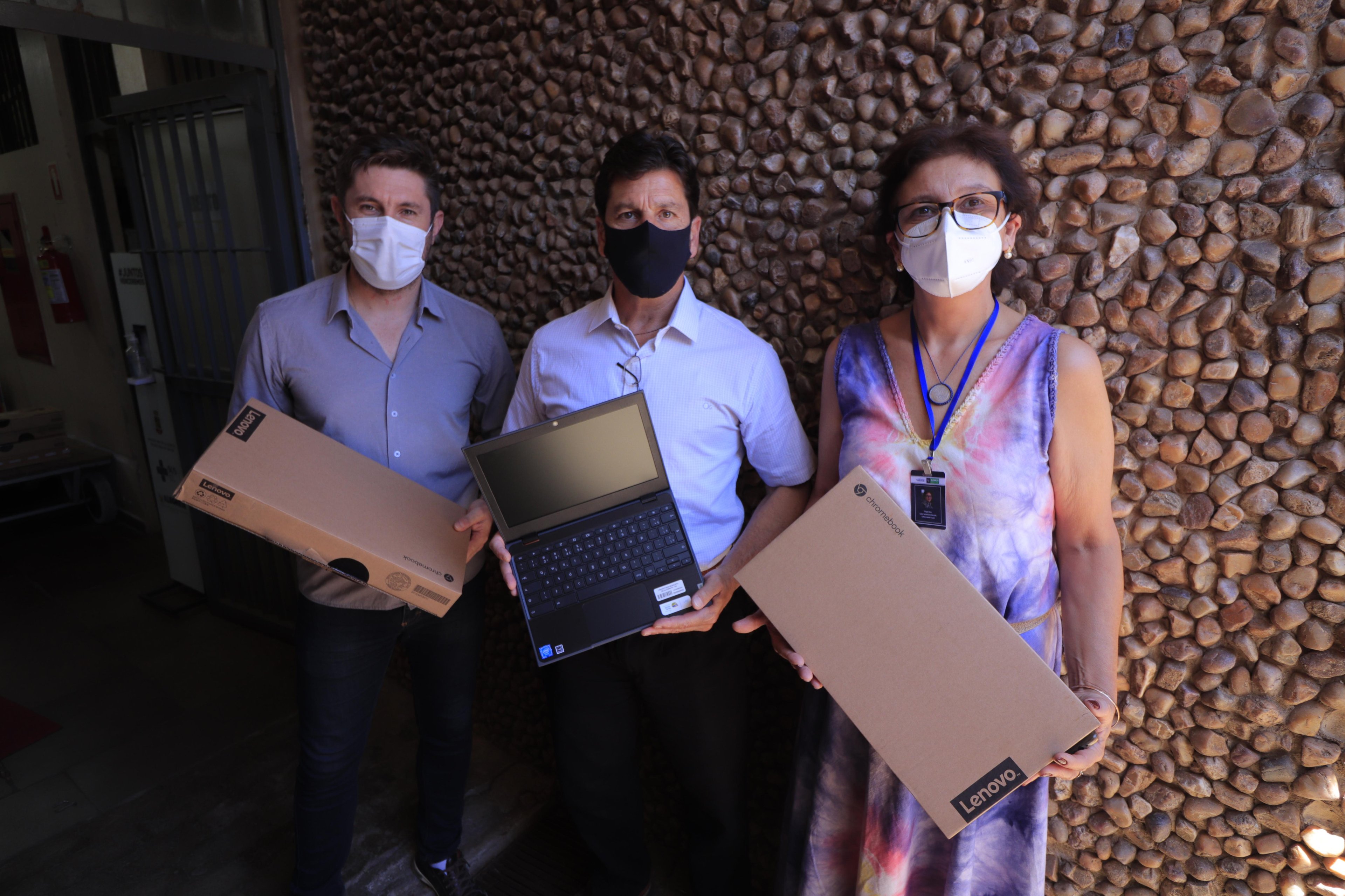 Inicialmente, foram recebidos 500 chromebooks. Ser&atilde;o adquiridos mais 300 futuramente