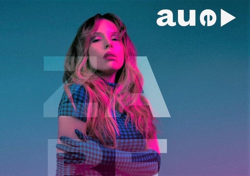 A cantora Zabel&ecirc; resume tudo isso no seu mais novo &aacute;lbum "Au&ecirc;"