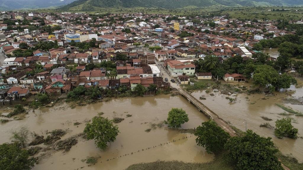 Regi&otilde;es desses estados foram fortemente afetadas pela chuva acima da m&eacute;dia e tentam minimizar os efeitos da trag&eacute;dia