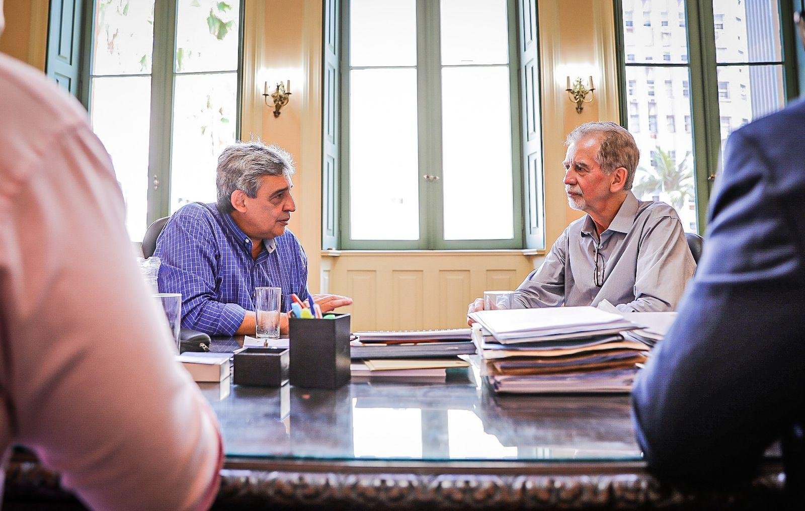 Melo e Fortunati durante reuni&atilde;o nessa manh&atilde; no Pa&ccedil;o Municipal