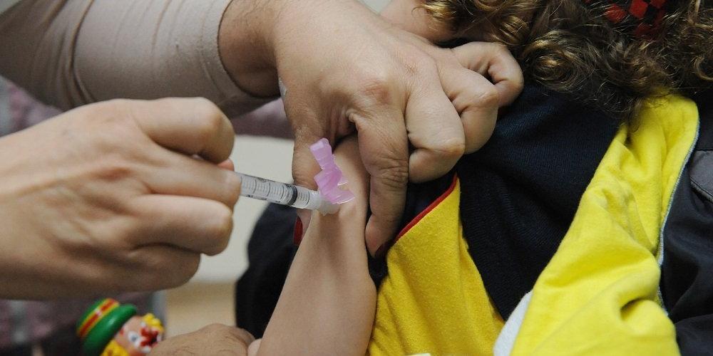 Prescri&ccedil;&atilde;o para vacina&ccedil;&atilde;o de crian&ccedil;as tem sido levantada pelo Minist&eacute;rio da Sa&uacute;de